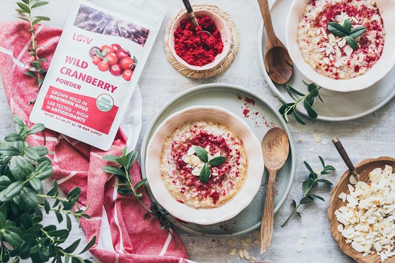 vegan quinoa porridge with LOOV Food’s cranberry powder