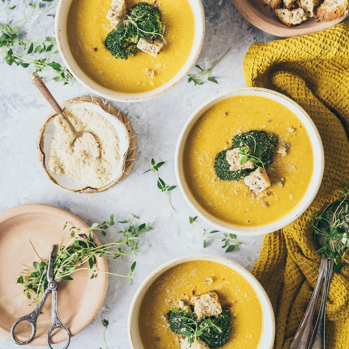 Creamy Vegetable Soup with Nutritional Yeast – LOOV